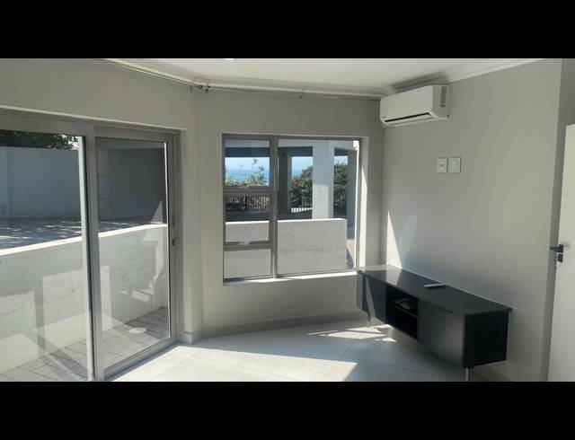 4 BEDROOM HOUSE FOR SALE IN COMPENSATION BEACH